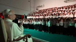 Papa Leon XIV la Concertul de Crăciun al Școlii Pontificale ”Paul al VI-lea” din Castel Gandolfo.