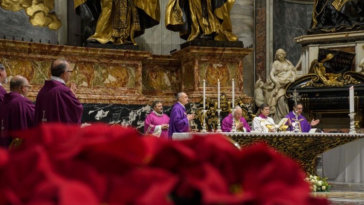 Un altro momento della messa celebrata dall'arcivescovo Edgar Pe&ntilde;a Parra