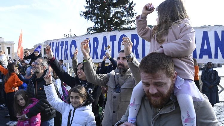 Dzieci i młodzież z Rzymu przybyła wraz z rodzinami