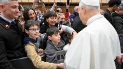 Papa Leo XIV Jumatatu tarehe 22 Desemba 2025 amekutana na kuzungumza na wafanyakazi wa Vatican kama sehemu ya utamaduni wa kutakiana heri na baraka katika Maadhimisho ya Sherehe ya Noeli.