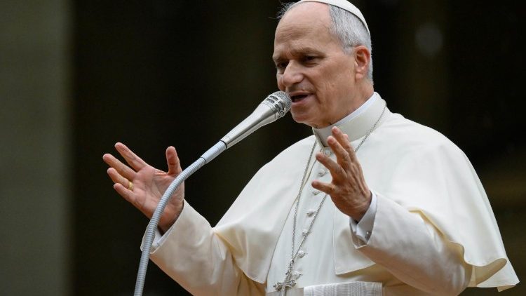 உரை வழங்கும் திருத்தந்தை 