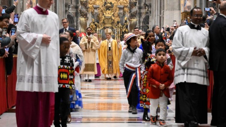 Kristo Yesu anakutana na waja wake katika: Neno, Sakramenti na historia
