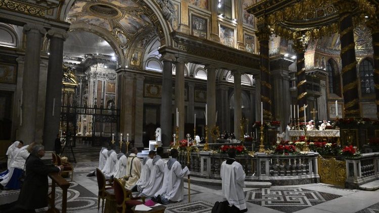 El cardenal Makrickas preside la santa misa tras el cierre de la Puerta Santa 