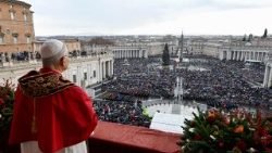 Традыцыйнае благаслаўленне "Urbi et Orbi" з лоджыі ватыканскай базілікі