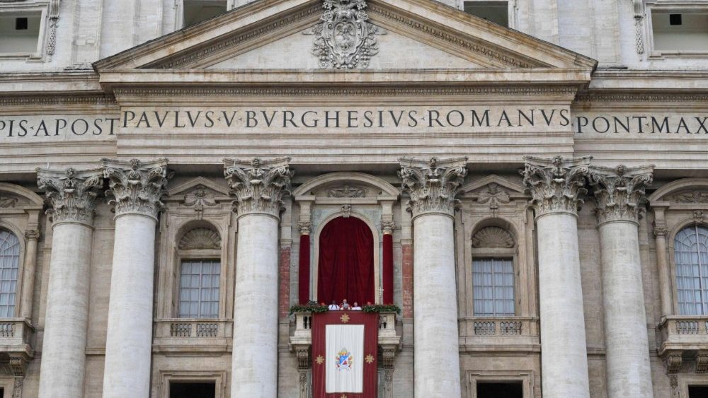 Традыцыйнае благаслаўленне "Urbi et Orbi" з лоджыі ватыканскай базілікі