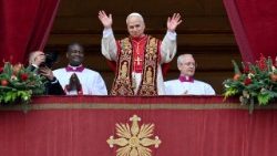 Paavin Urbi et orbi -siunaus: Herran syntymä on rauhan syntymä