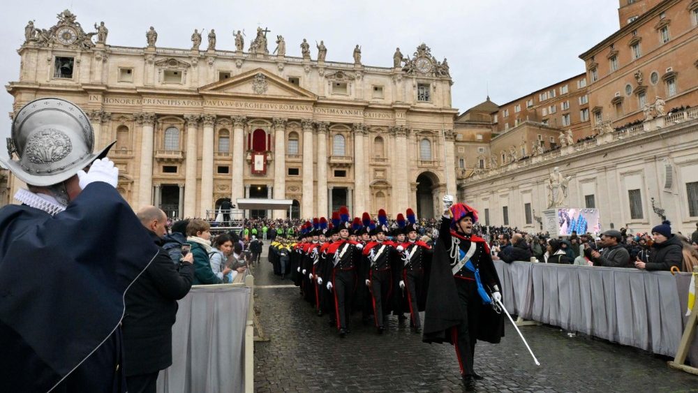 Традыцыйнае благаслаўленне "Urbi et Orbi" з лоджыі ватыканскай базілікі