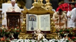 Leon al XIV-lea îngenunchind la adevărul întrupării în timpul Sfintei Liturghii a Nașterii Domnului 