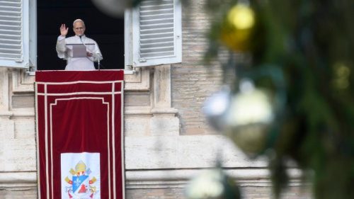 Papież: niech rodziny będą znakiem obecności Boga