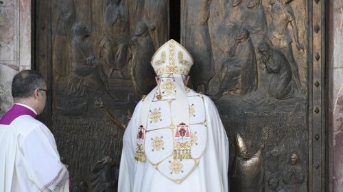 Cardinal Harvey closes Holy Door at St Paul's Outside the Walls