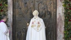 Zaprtje svetih vrat v baziliki sv. Pavla zunaj obizdja