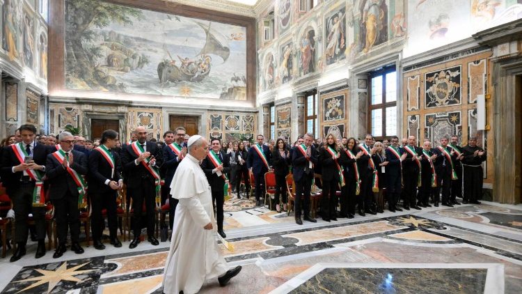 O Papa Le&atilde;o XIV, recebeu nesta segunda-feira, na Sala Clementina, no Vaticano, membros da Associa&ccedil;&atilde;o Nacional dos Munic&iacute;pios Italianos.