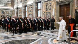 ር. ሊ. ጳ. ሊዮ 14ኛ ከመላው የጣሊያን ከተሞች የመጡ ከንቲባዎችን በቫቲካን ሲቀበሉ 