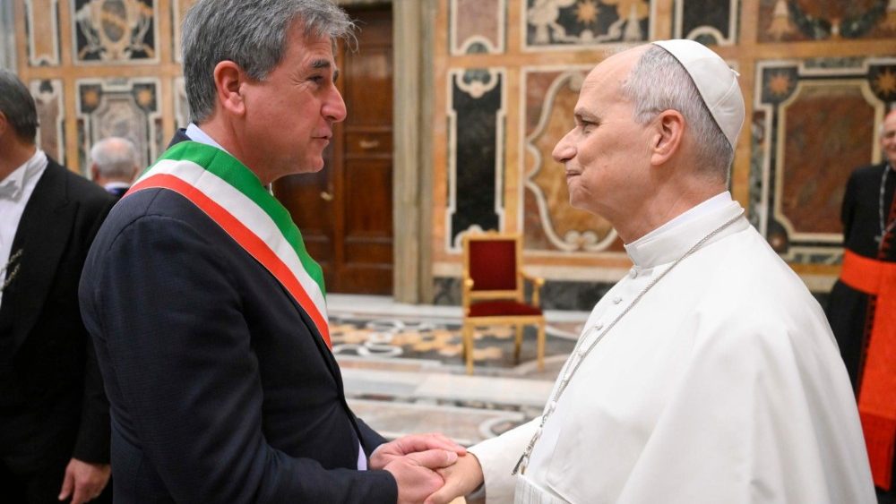 Леў XIV прыняў кіраўніцтва італьянскіх гарадоў