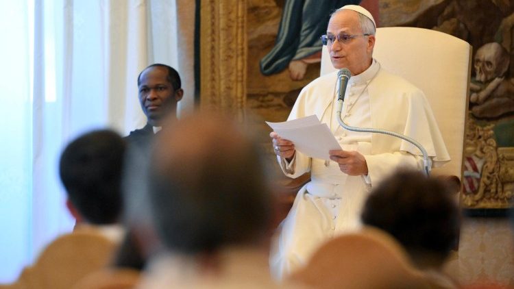 البابا يستقبل الحجاج القادمين من رعية القديس توما دي فيلانوفا من ألكالا دي إيناريس الإسبانية ٢٩ كانون الأول ٢٠٢٥