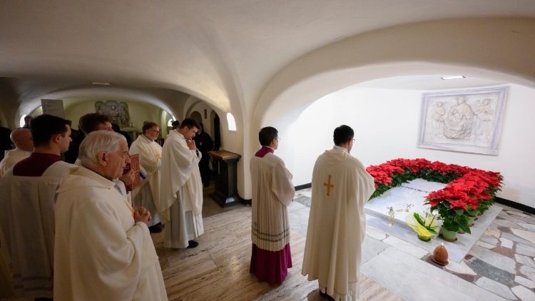 Kard. G. L. Mulleris aukojo Mišias už Benediktą XVI