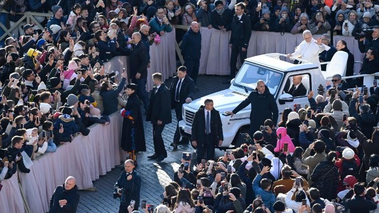 Papa u obilasku Trga. sv. Petra