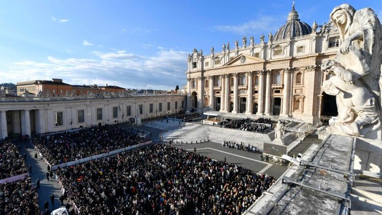 Паломники на площади Святого Петра (31 декабря 2025 г.)