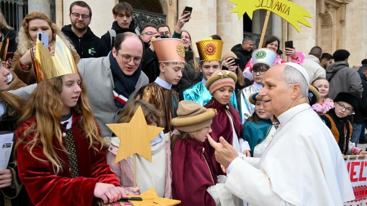 Papež s tř&iacute;kr&aacute;lov&yacute;mi koledn&iacute;ky ze Slovenska