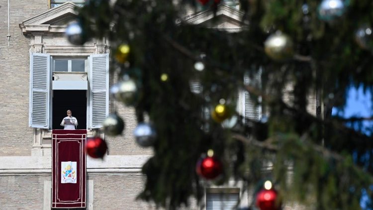 Papa katika dirisha la Jumba la Kitume