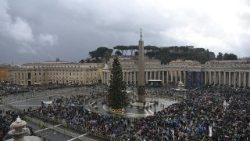 Šv. Petro aikštė sekmadienio vidudienį