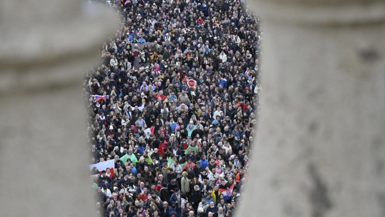 Angelus på Petersplatsen den 4 januari 2026
