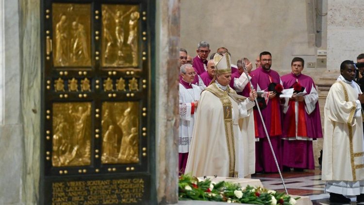 Svēto durvju aizvēršanas ceremonija