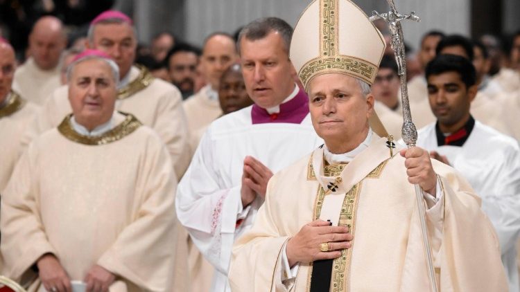 Stylistyka i użycie nowego pastorału wyraża ciągłość z poprzednikami, m.in. Janem Pawłem II