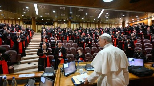 Pope at Consistory: It's not the Church that attracts but Christ