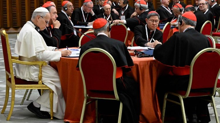 Obrady podczas konsystorza