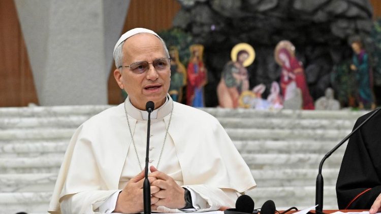 El Papa toma la palabra en la apertura del primer Consistorio Extraordinario de cardenales de su pontificado