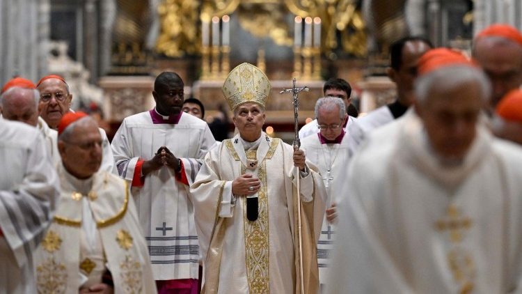 Santa Messa con i Cardinali partecipanti al Concistoro straordinario