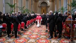Échange de vœux entre le Pape et les ambassadeurs accrédités près le Saint-Siège.
