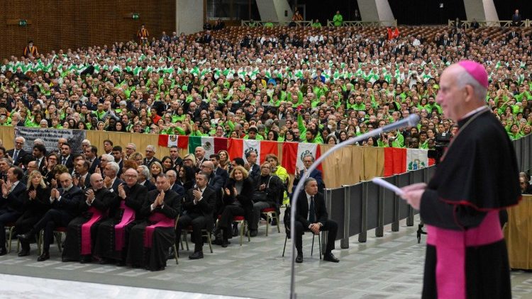 Il saluto iniziale dell'arcivescovo Fisichella