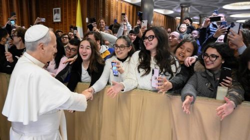 Le Pape aux jeunes: &laquo;Nous sommes faits pour la v&eacute;rit&eacute;, pas pour le virtuel&raquo;