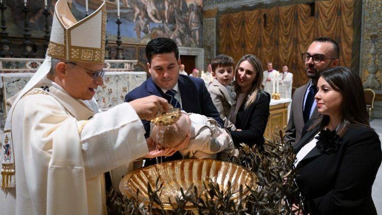 Waamini wanakutana na Kristo Yesu katika Sakramenti za Kanisa