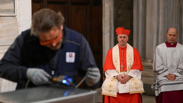 Svēto durvju aizmūrēšanas ceremonija