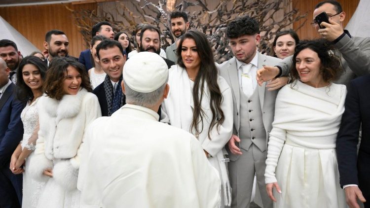 Il Papa con coppie di sposi