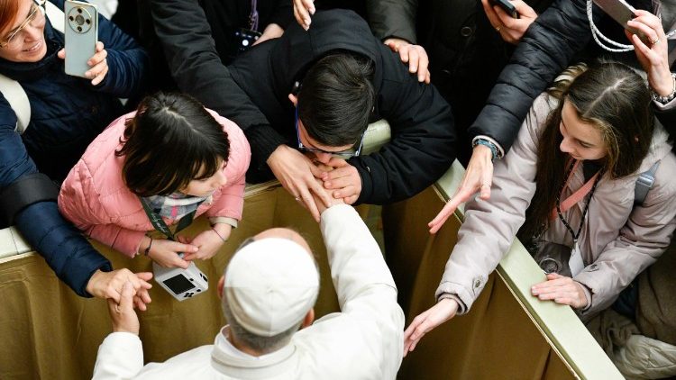 Leon XIV podczas jednej z audiencji ogólnych