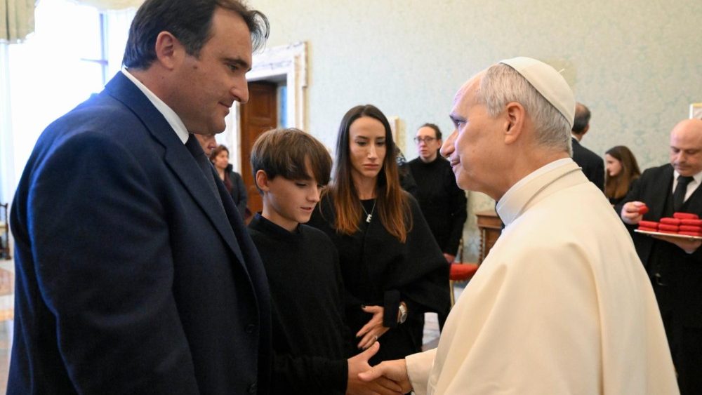 Сустрэча Папы з сем'ямі загінулых у Кран-Мантане (Швейцарыя)