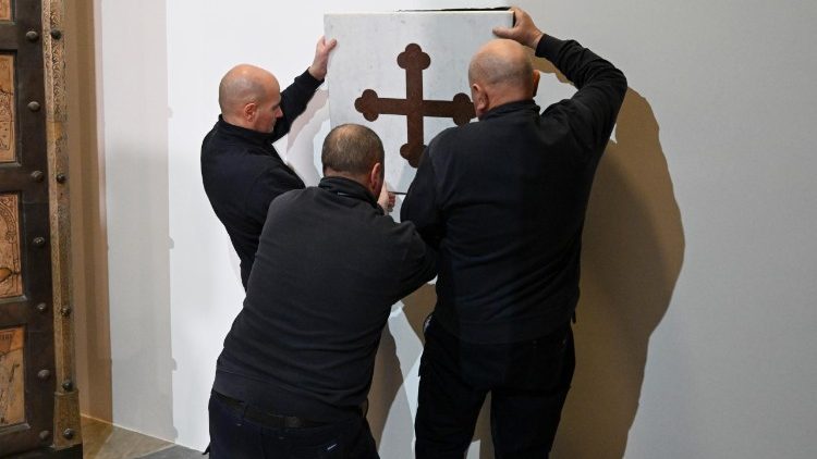 Užmūrytos Šventosios durys Šv. Pauliaus uš mūrų bazilikoje 