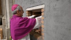 2026.01.16 संत पेत्रुस महागिरजाघर के पवित्र दरवाज़े को सील करने की धर्मविधि 