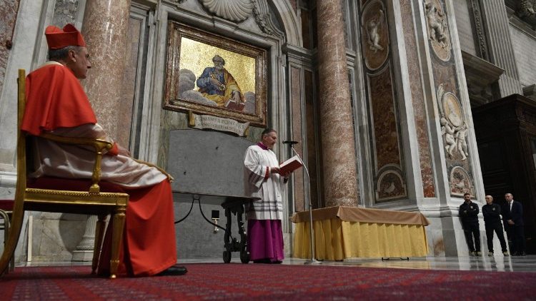 Падчас абраду закрыцця Святой Брамы ў ватыканскай базіліцы