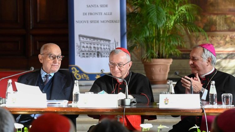 2025.01.17 Kardinali Parolin Katibu Mkuu wa Vatican ametoa hotuba yake.