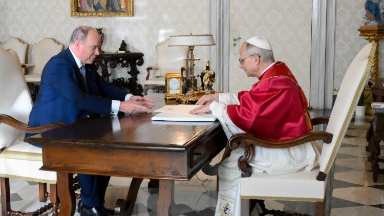 2026.01.17 Prince Albert II ya Monaco ayambamaki na Léon XIV , o mokolo mwa 17 ya Yanuali 2026