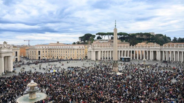 M&aacute;s de 20 mil presentes en la Plaza