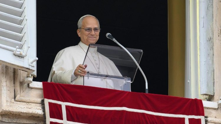 Lev XIV. při modlitbě Anděl Páně