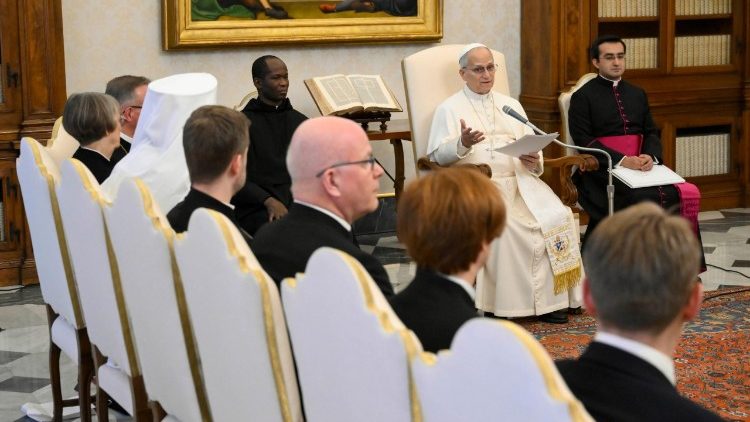 El Papa y los miembros de la Delegaci&oacute;n Ecum&eacute;nica de Finlandia