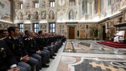 Լեւոն ԺԴ. Պապն ու Վատիկանի ապահովութեան տեսչութեան անձնակազմը