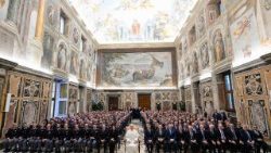 ലിയോ പതിനാലാമൻ പാപ്പാ വത്തിക്കാന് സുരക്ഷയൊരുക്കുന്ന ഇറ്റാലിയൻ പോലീസ് വിഭാഗത്തിനൊപ്പം